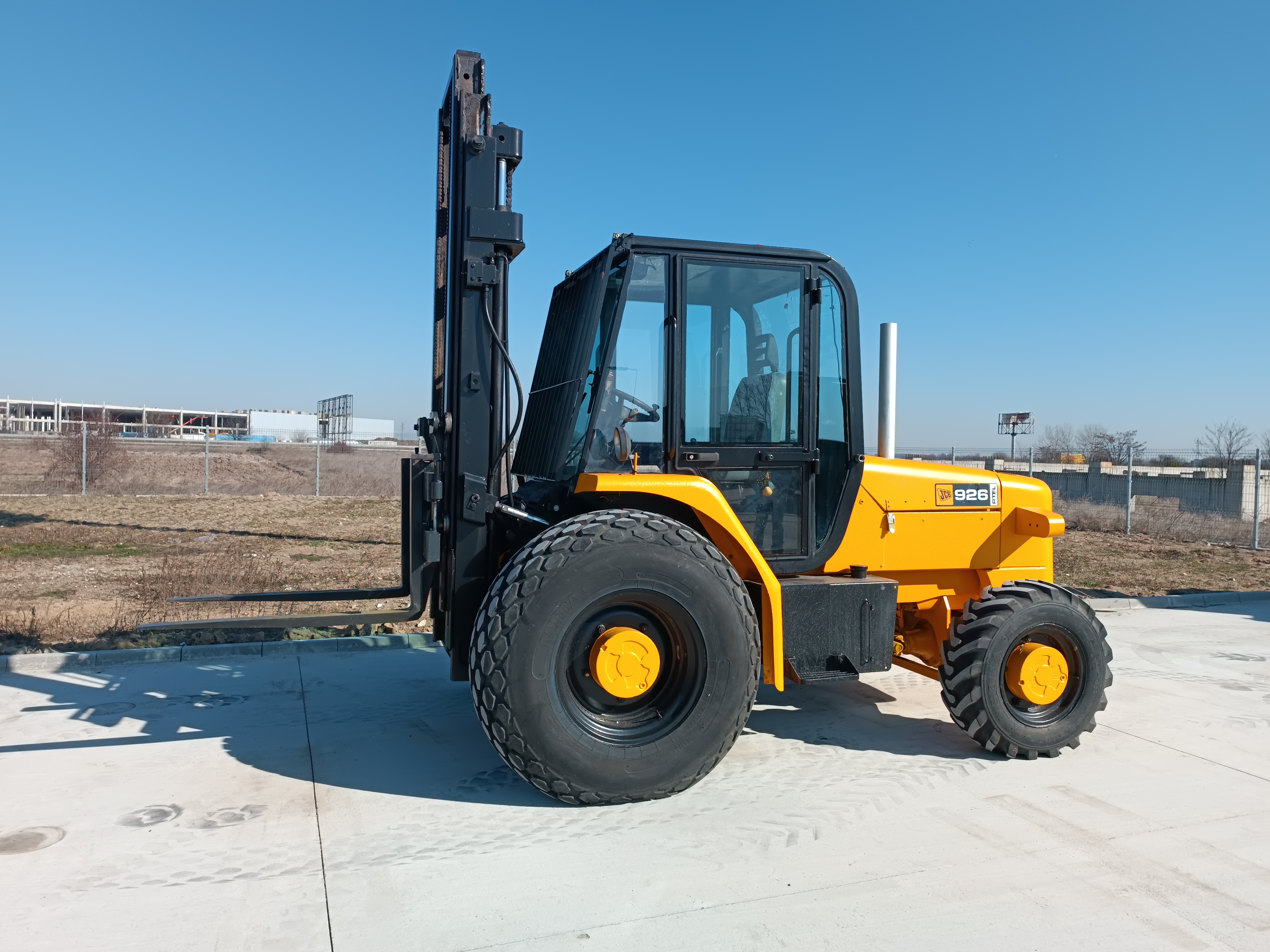 Мотокар за неравен терен JCB 926